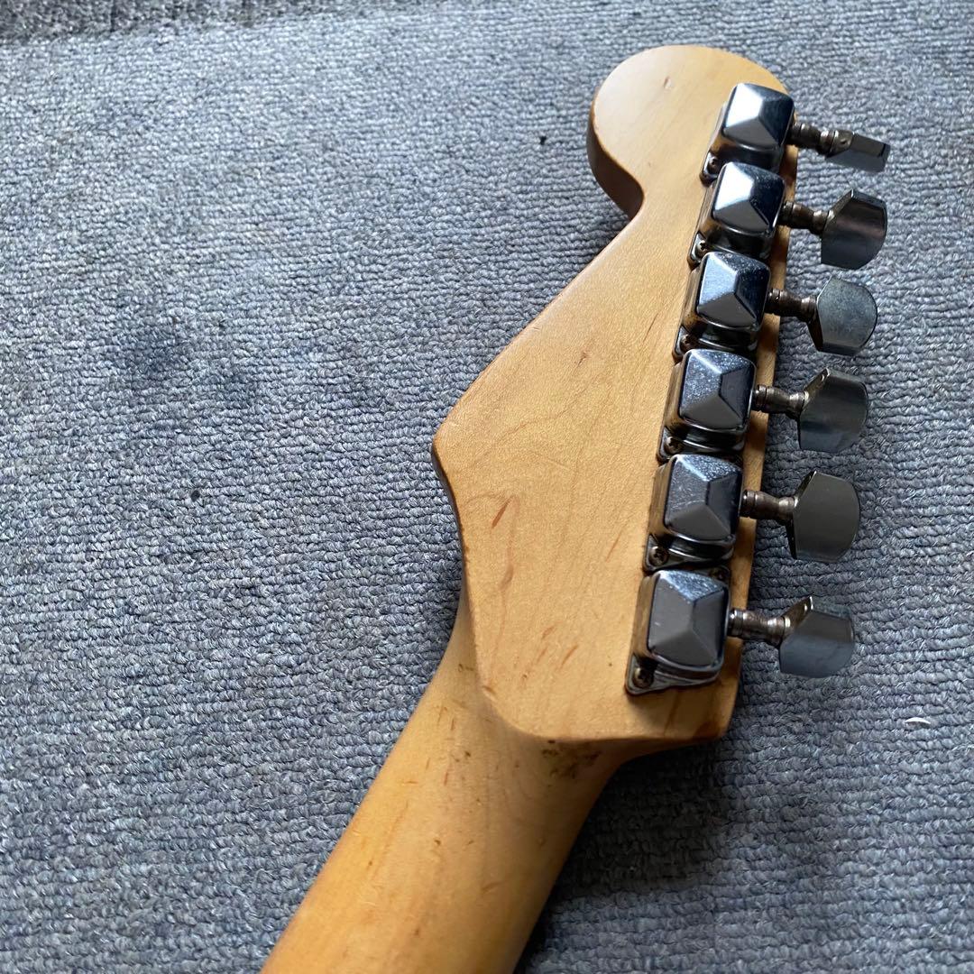 メタリックレッド ストラトキャスター EVHタイプ ノーブランド F社ロゴ付き