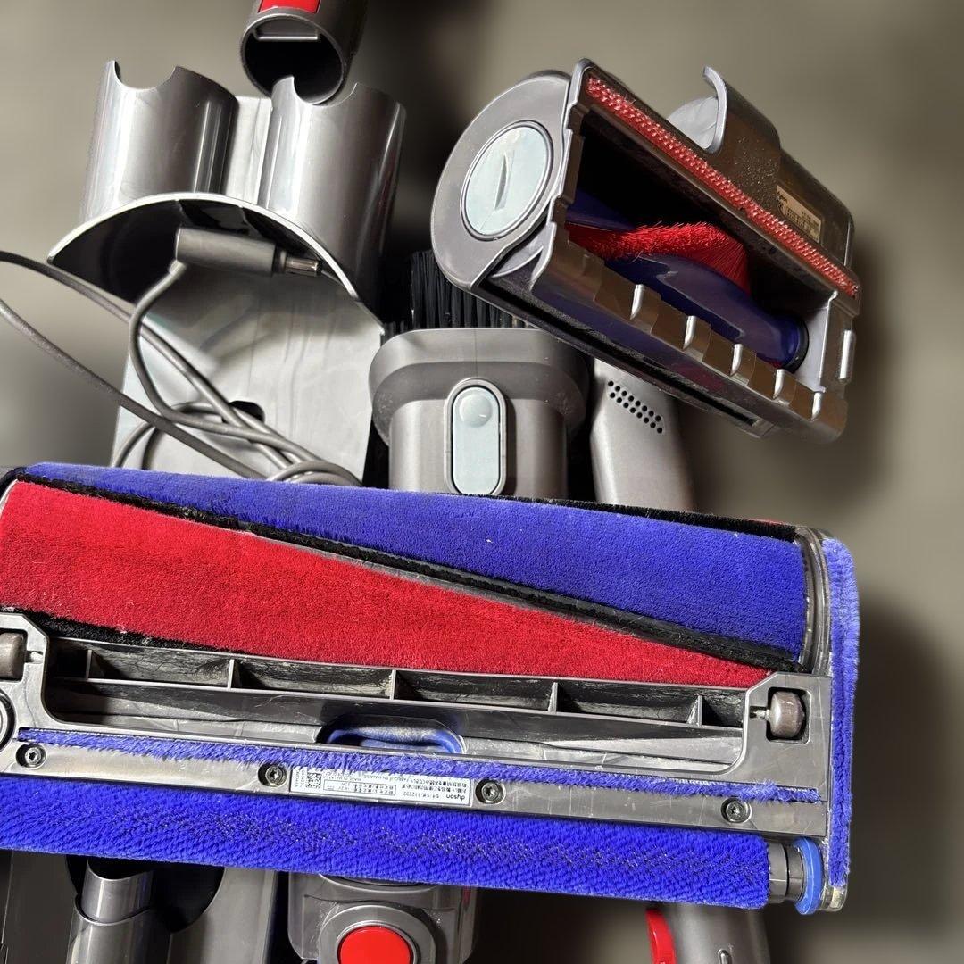 ダイソン　コードレスクリーナー　￼dyson v8 fluffy extra