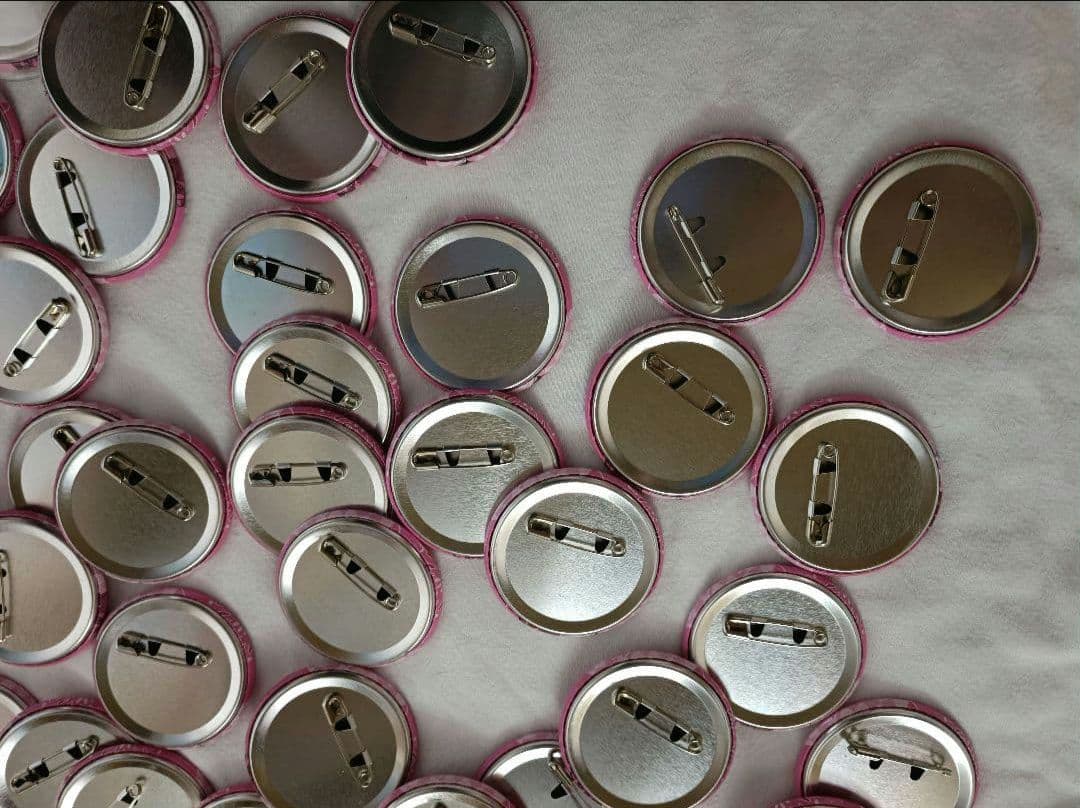 ピンズ・ピンバッジ・缶バッジ sora