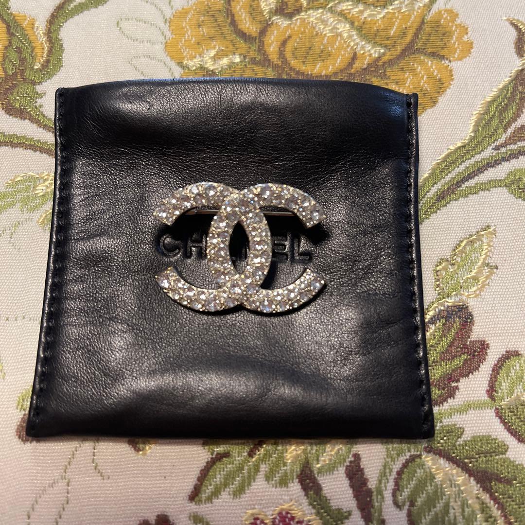 CHANEL ブローチ　ミニポーチ付き
