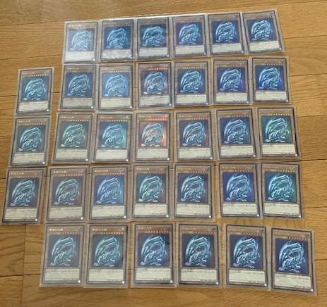 遊戯王　まとめ売り　青眼の白龍　初期絵　33枚　ウルトラ　qccp-jp001