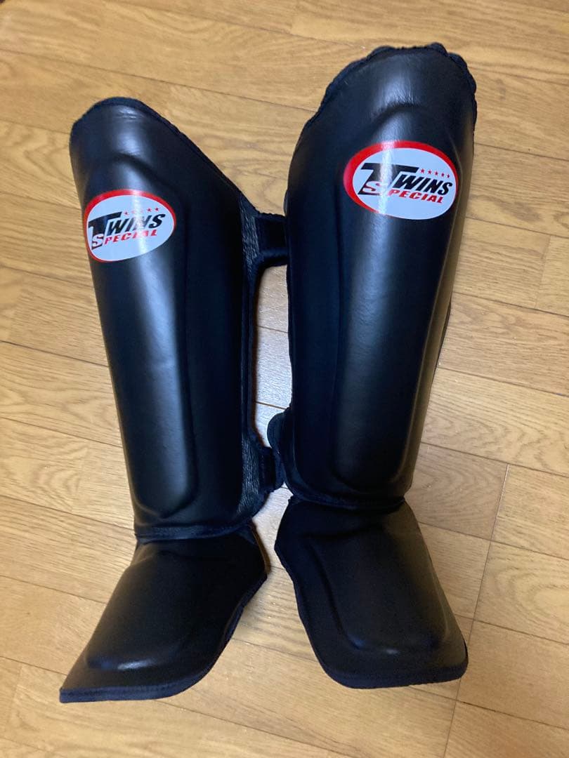 超軽量 レガース 脛当て キックボクシング ツインズ レッグガード　Lサイズ