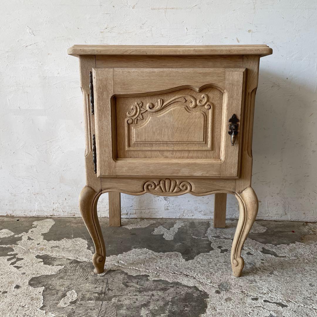 ビンテージ キャビネットベッドサイドテーブル 　猫脚　右開き　剥離