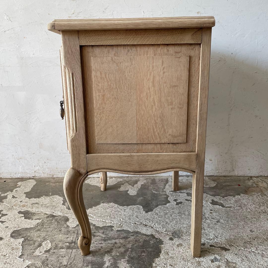 ビンテージ キャビネットベッドサイドテーブル 　猫脚　右開き　剥離