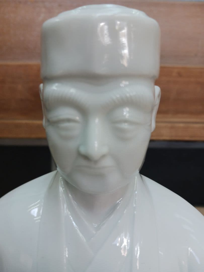 白磁　利休像　大五郎作　共箱