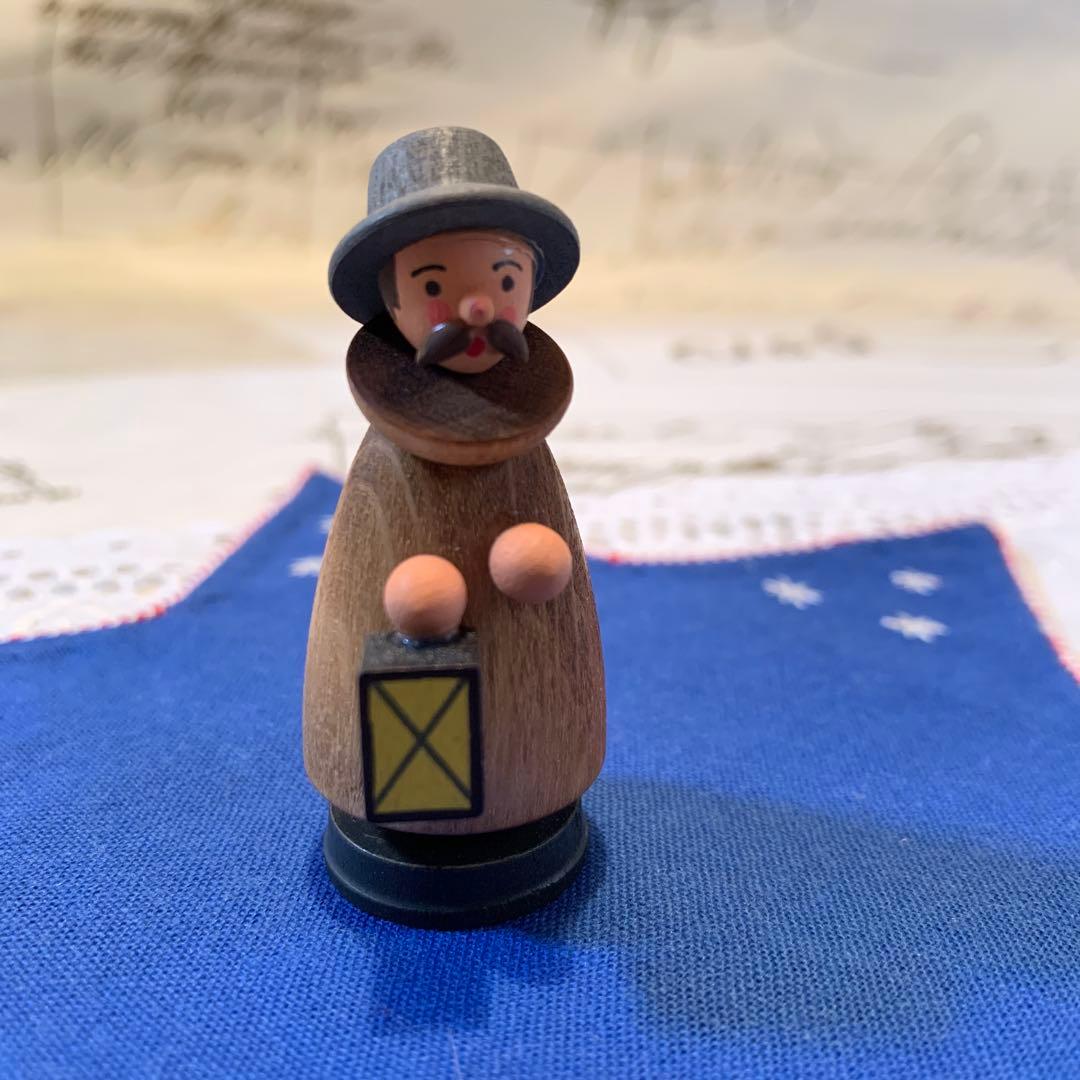 ドイツ製　木製人形　エルツ　ヘニッシユ工房の聖家族と羊飼い牛さんの可愛いセット！