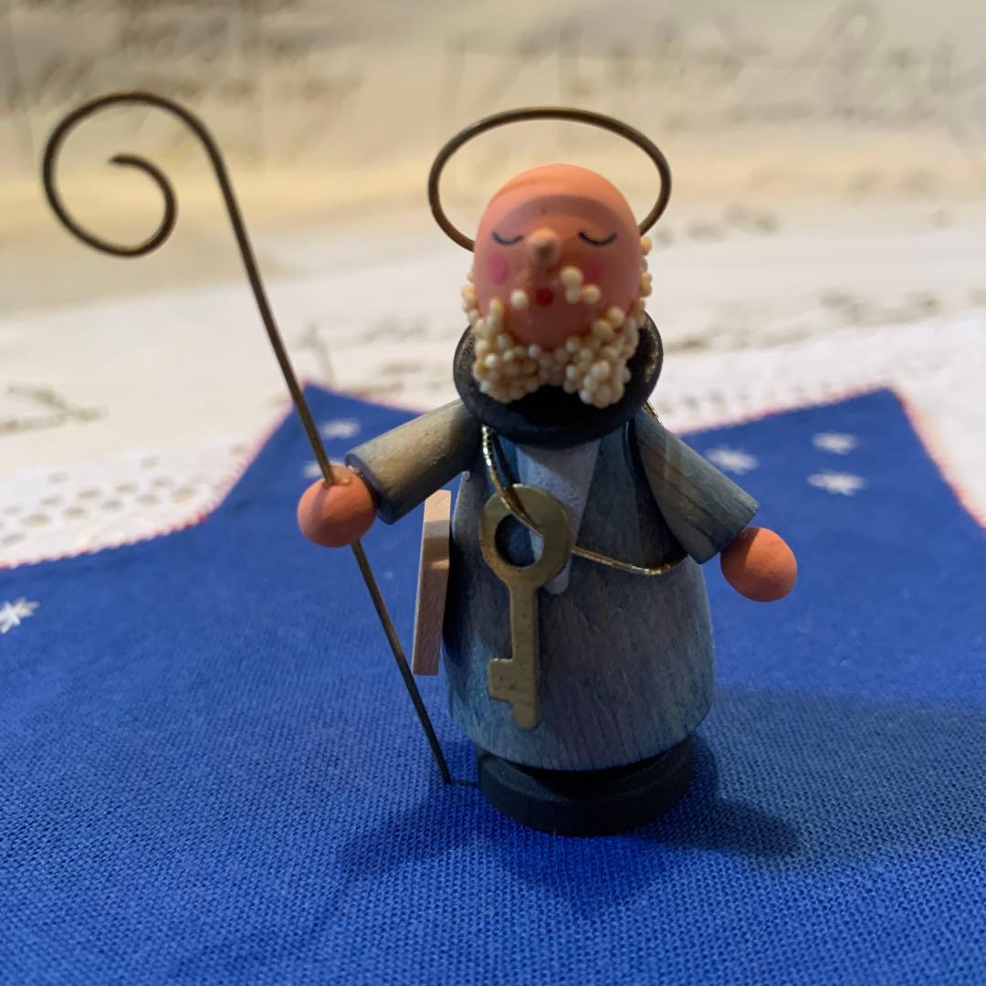 ドイツ製　木製人形　エルツ　ヘニッシユ工房の聖家族と羊飼い牛さんの可愛いセット！