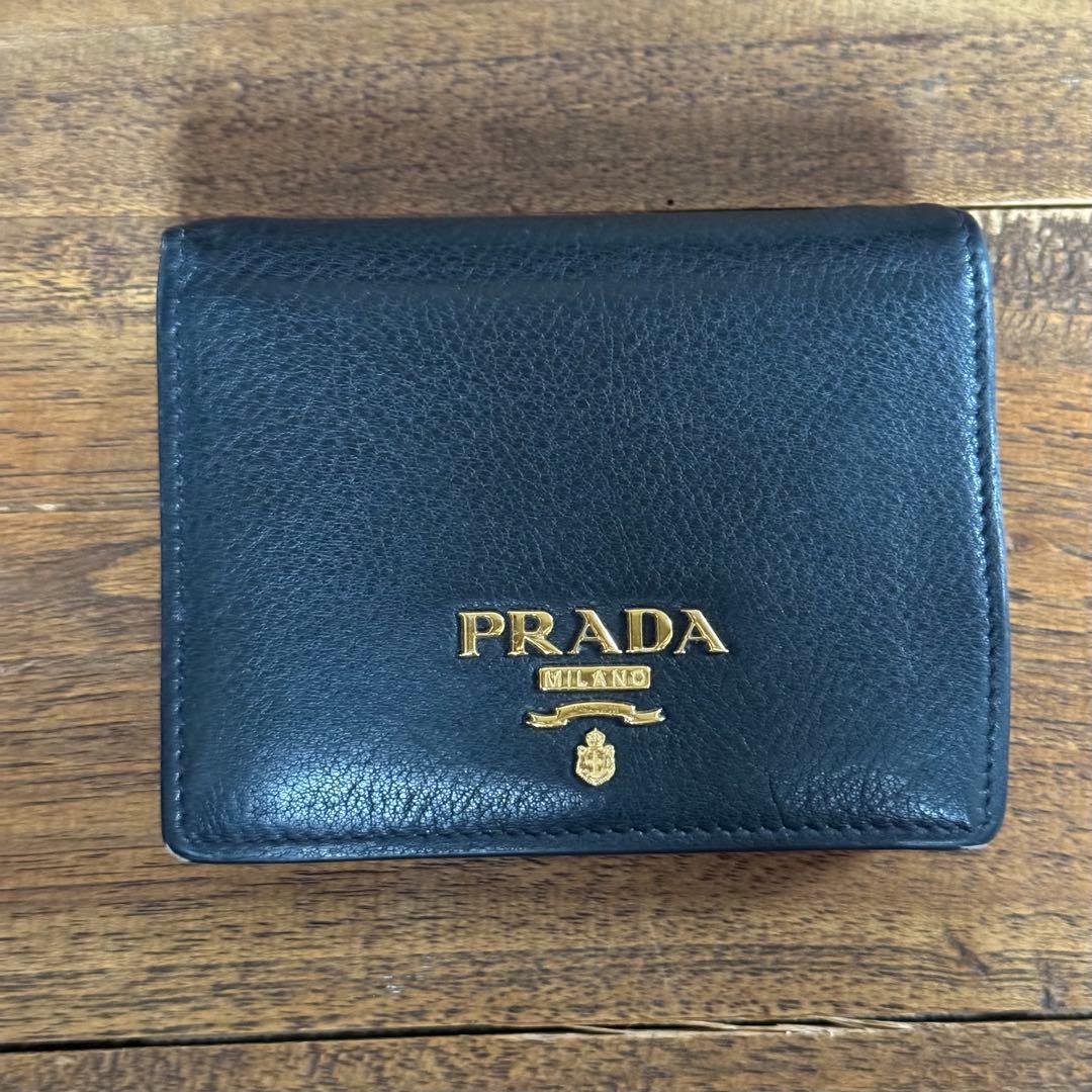 PRADA二つ折り財布