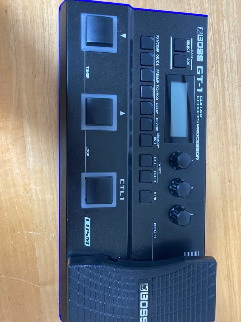 BOSS GT-1 ギターエフェクター 本体とACアダプター