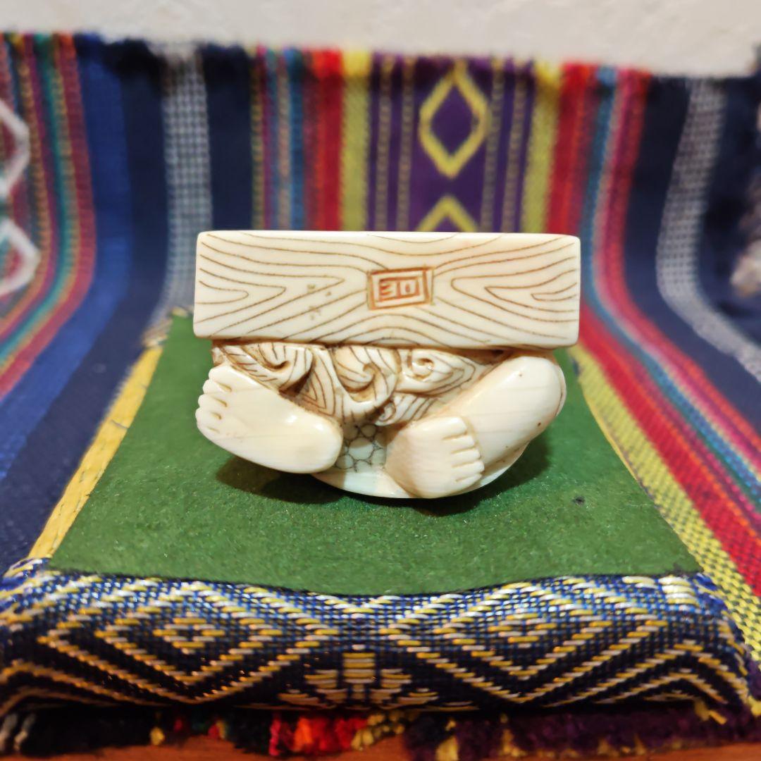 時代提物 彩色人物根付 天然素材 在銘【江戸の暮らし】高さ約4cm 重さ約28ｇ