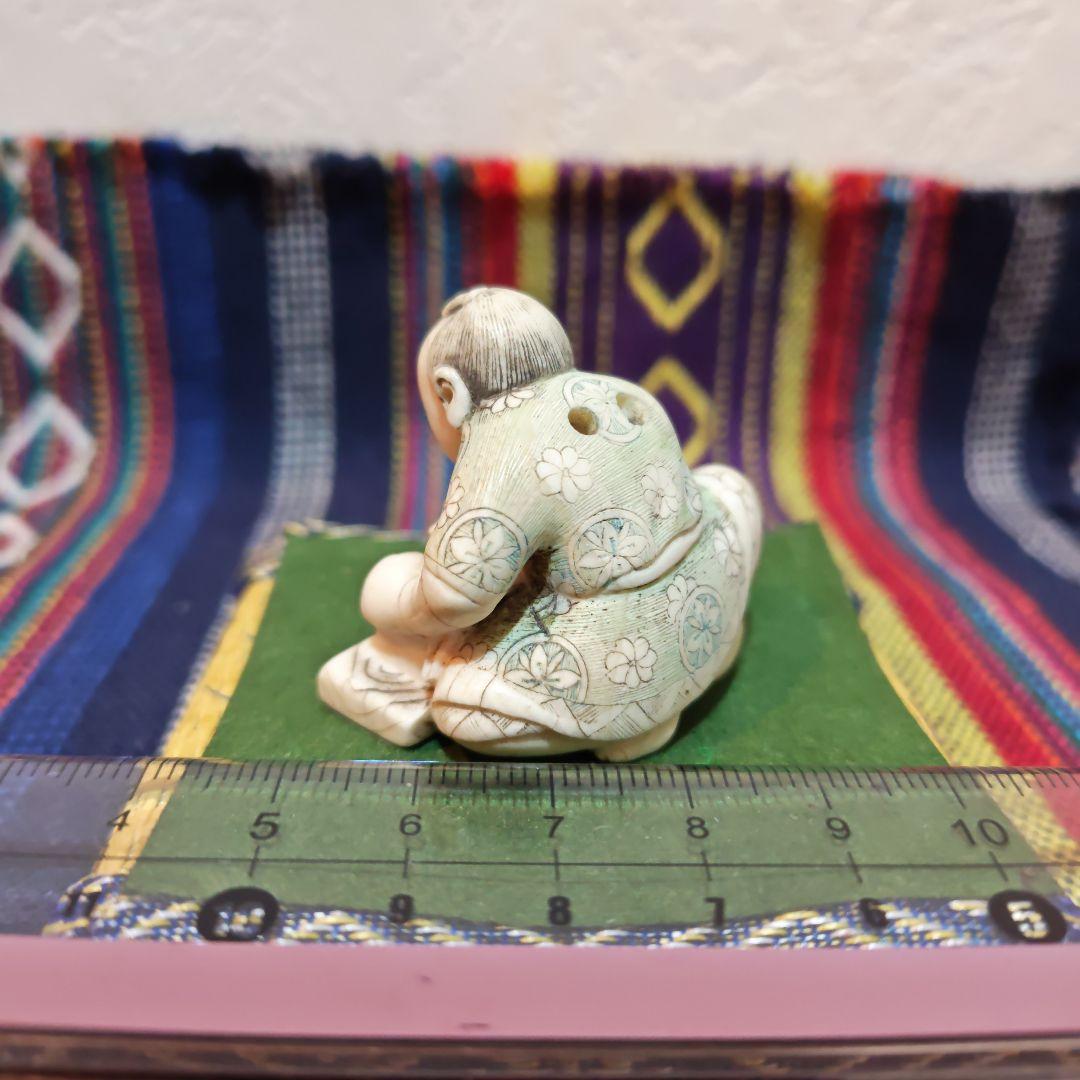 時代提物 彩色人物根付 天然素材 在銘【江戸の暮らし】高さ約4cm 重さ約28ｇ