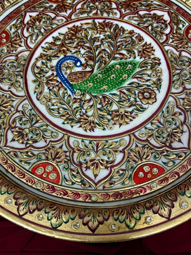 孔雀デザインの装飾皿　インド　india 大理石　金細工　美術　芸術　伝統工芸