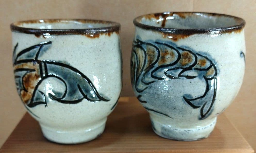 【本物保証】金城次郎 湯呑(魚紋,海老紋）共箱 栞 人間国宝 壷屋焼 やちむん