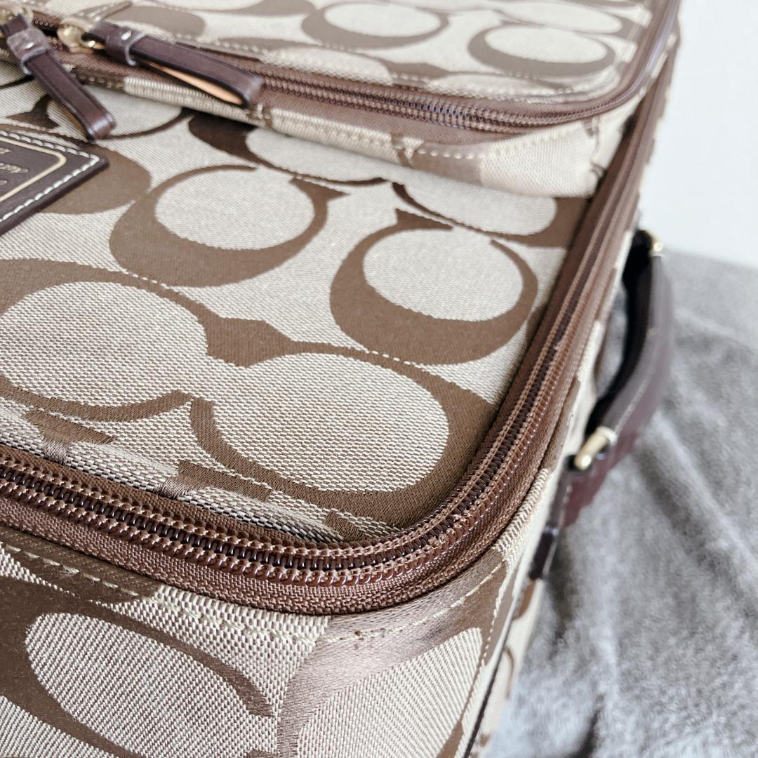 イブちゃん　COACH コーチ　キャリーケース スーツケースシグネチャー