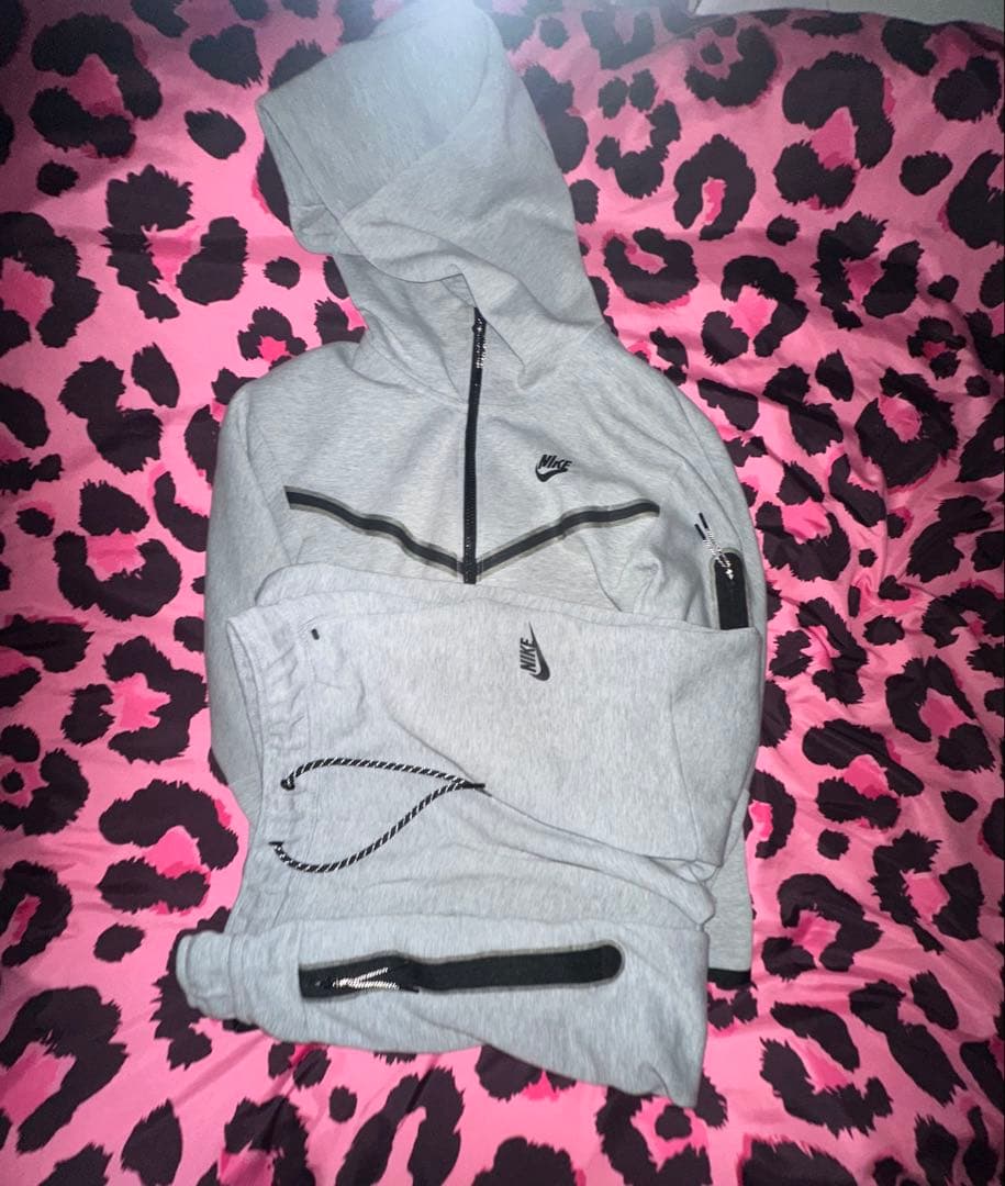 旧型NIKEテックフリースセットアップグレー　uk drip