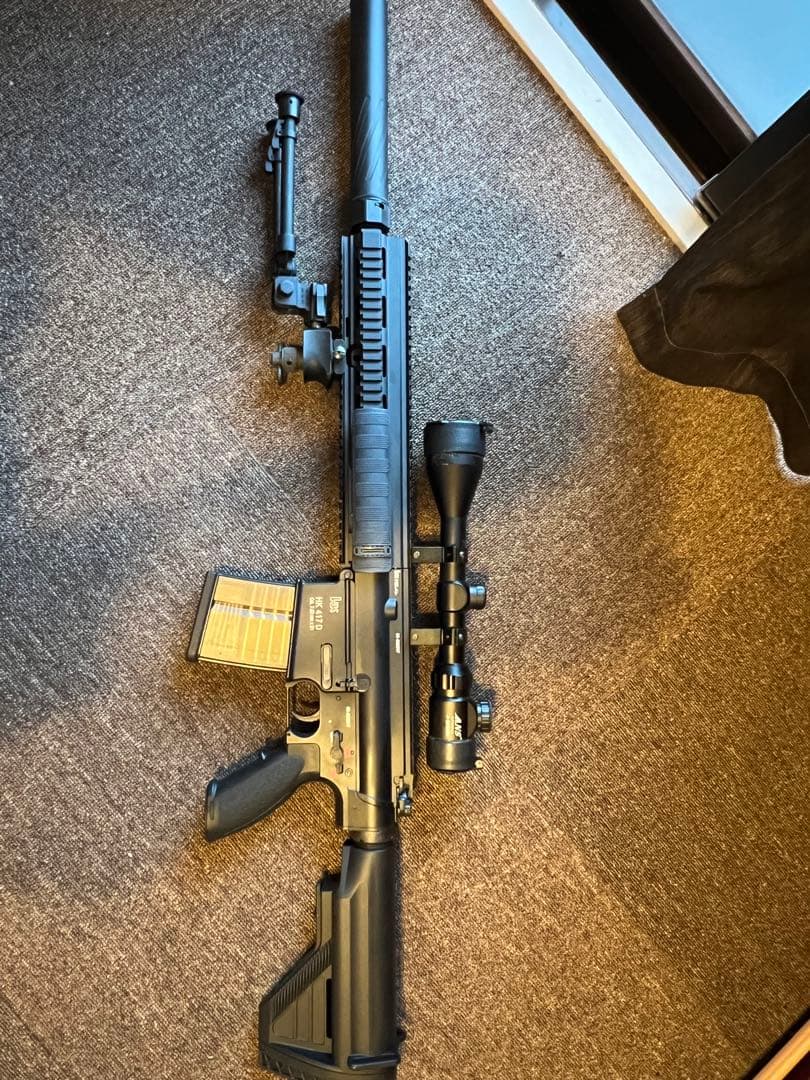 次世代電動ガン　マガジン３本 バイポッド、スコープ付き