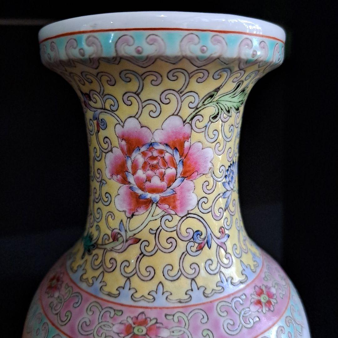 中国古玩　大清乾隆年　辰砂飾壺　　粉彩　白磁　　山水女人図　漢詩文