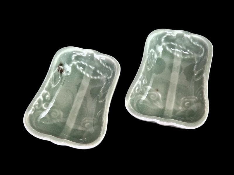 伊万里　瀬戸　青磁　軍配の図　変形豆皿　2枚　珍品　E667AS-fbsf