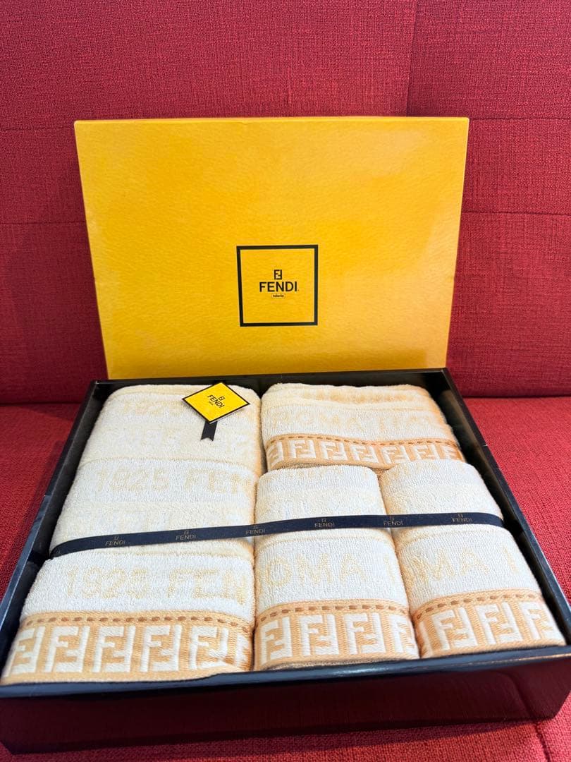 [新品未使用]FENDI バスタオル、フェイスタオルx2、ウォッシュタオルセット