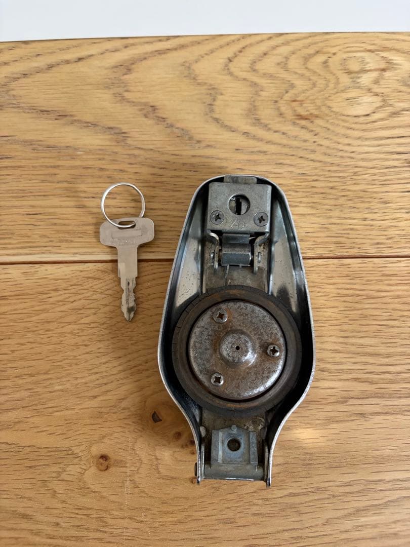 ❺-4 SR400 純正 タンクキャップ 初期型　ムール貝