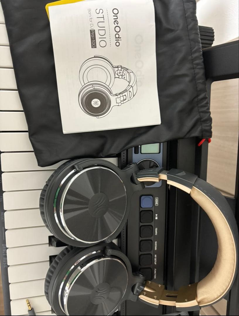 61鍵 電子ピアノ スタンド・ペダル・ヘッドフォン付き