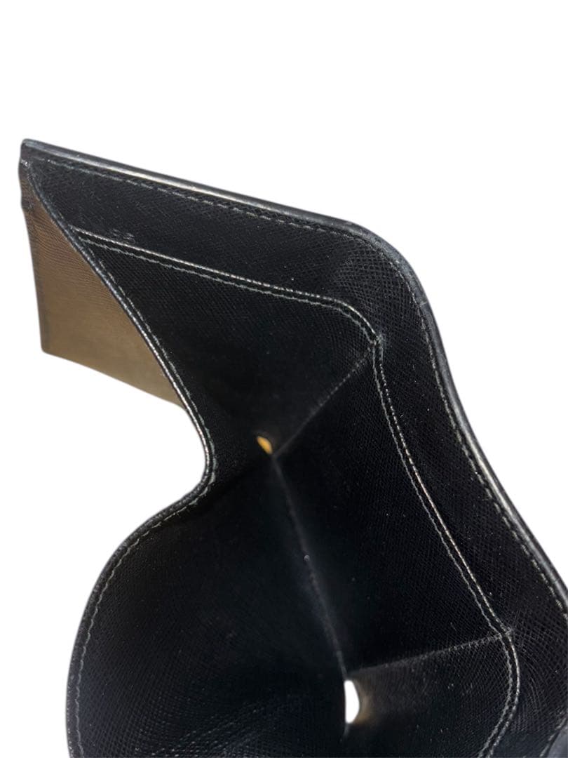 プラダ 三つ折り財布 折り財布 サフィアーノレザー 金ロゴ 黒