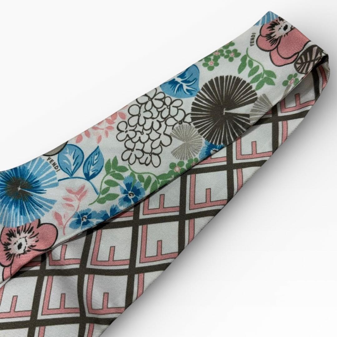 FENDI フェンディ　ズッカ柄　FFロゴ　ラッピー　花柄　スカーフ　小物
