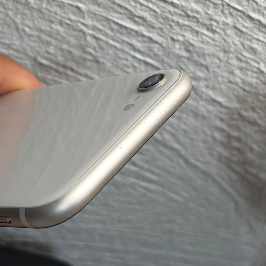 Apple iPhone SE 第3世代 本体 128GB スターライト