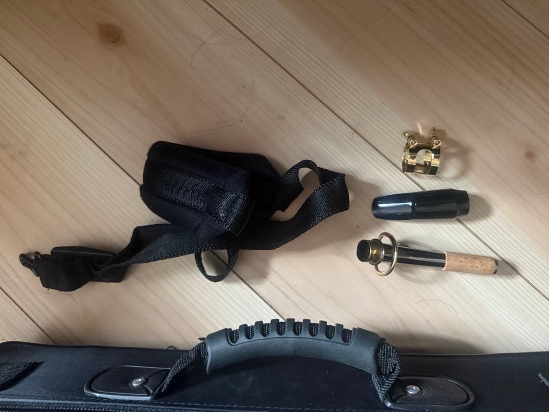 ゴールド ソプラノサックス 宝石装飾付き