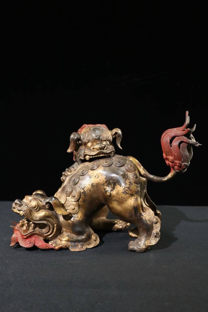 旧家蔵出　時代物　純銅製　古い獅子　開光済み細工彫刻　古美術置物　アンティーク