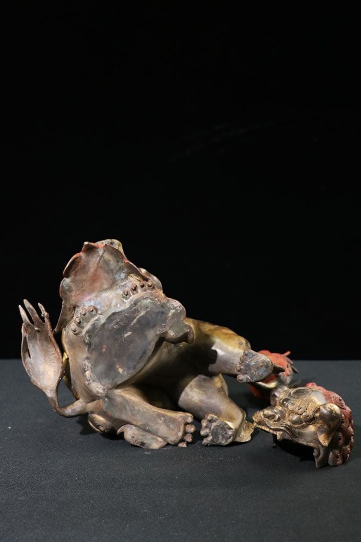 旧家蔵出　時代物　純銅製　古い獅子　開光済み細工彫刻　古美術置物　アンティーク