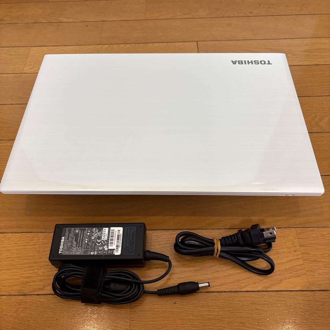 美品 東芝Dynabook T55/BW Core i3-6100U Win11
