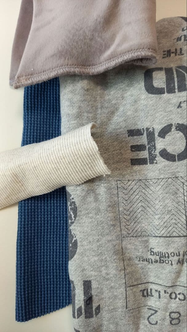 フード付きの犬の服