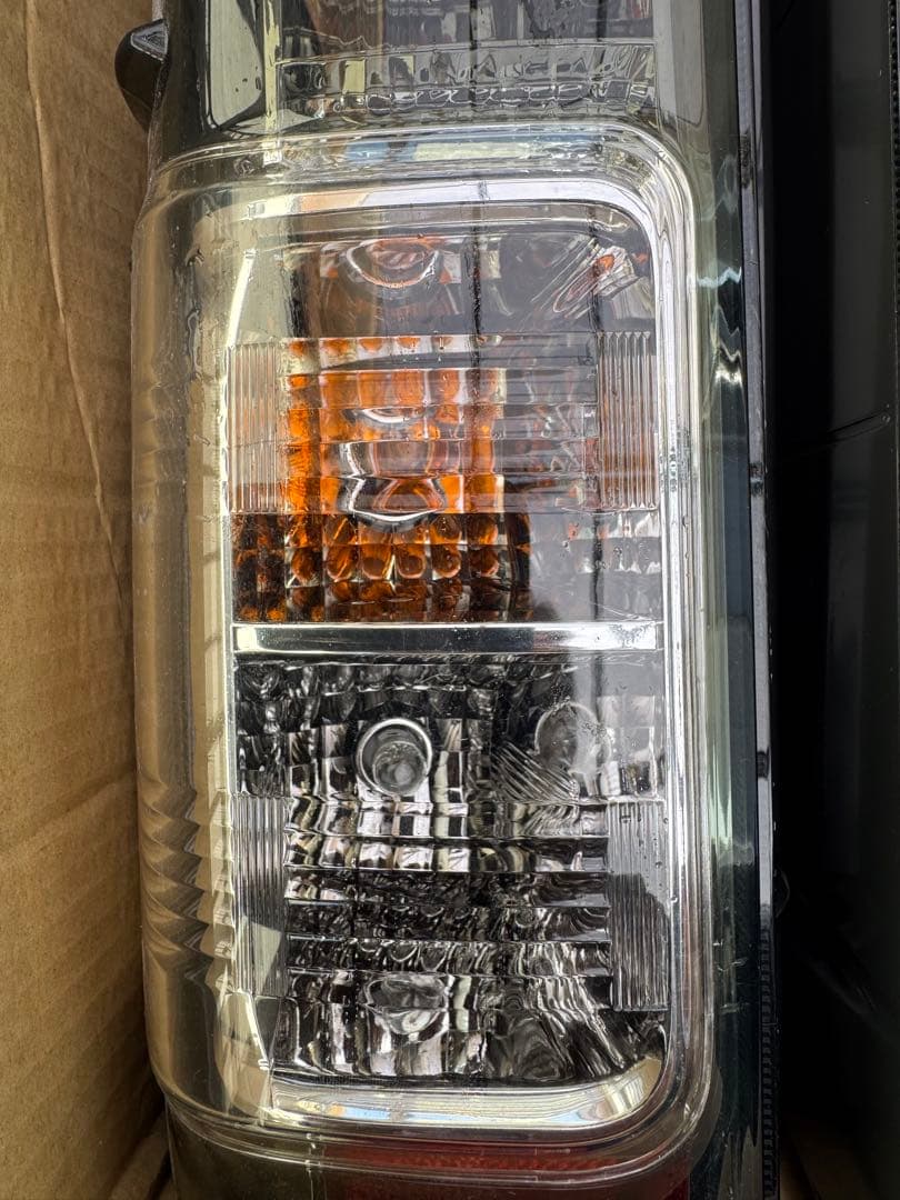 年末限定価格200系ハイエースV 前期後期対応 社外テールランプ左右セット送料込