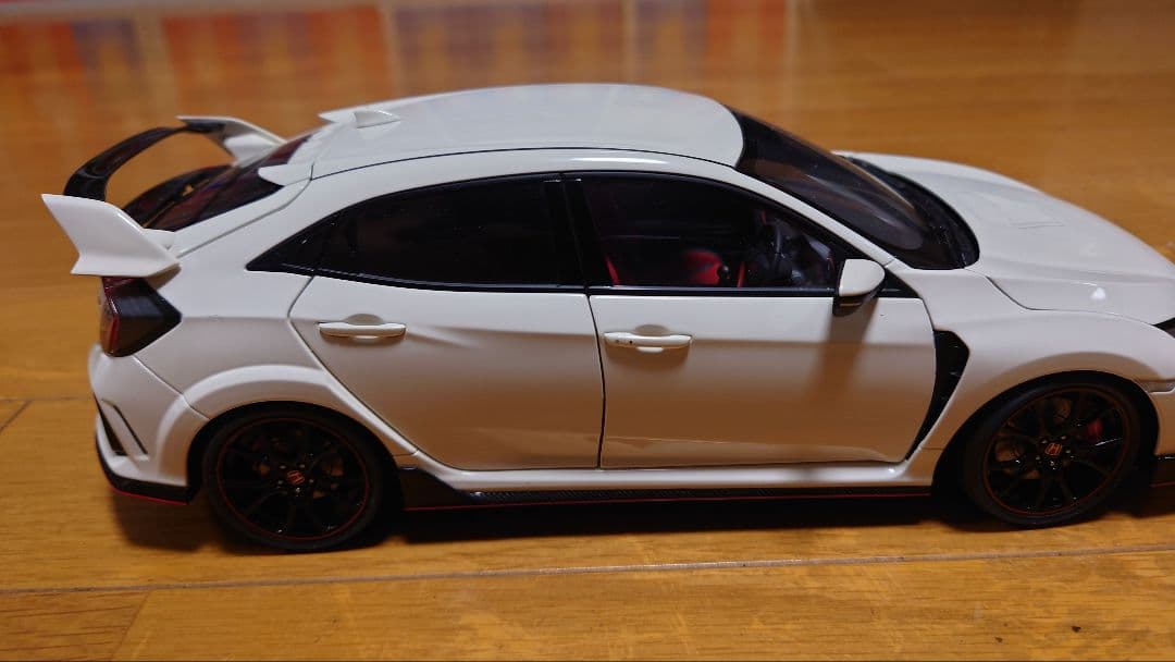 AUTOart 1/18 ホンダ シビック タイプR FK8 前期型