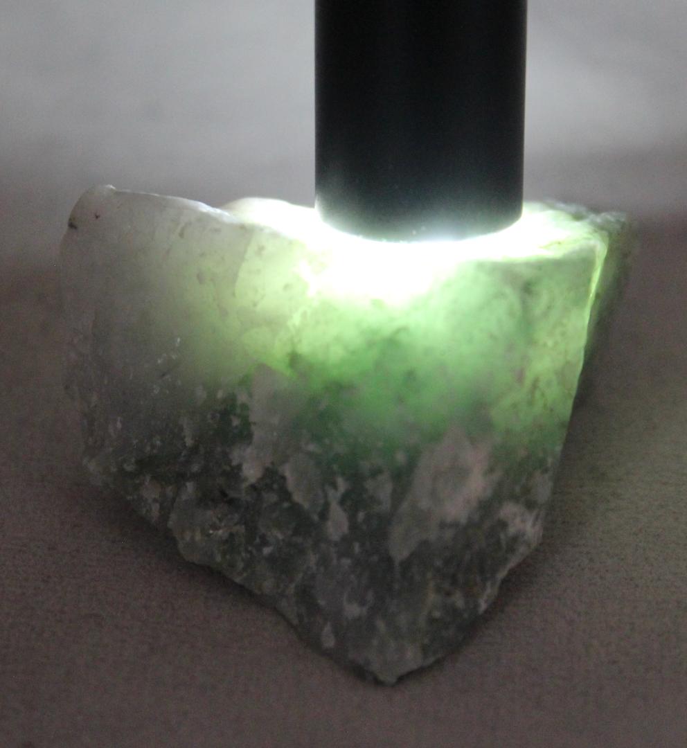 ［透過スカスカのガラス質］糸魚川翡翠 原石 43.5g