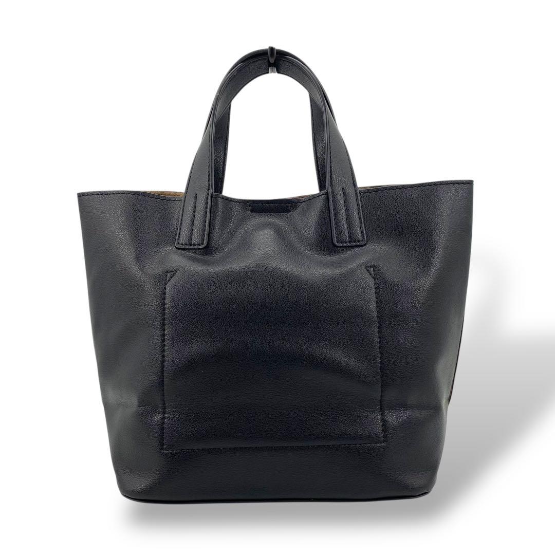 【極美品】バーニーズニューヨーク ハンドバッグ エンボスロゴ レザー ブラック