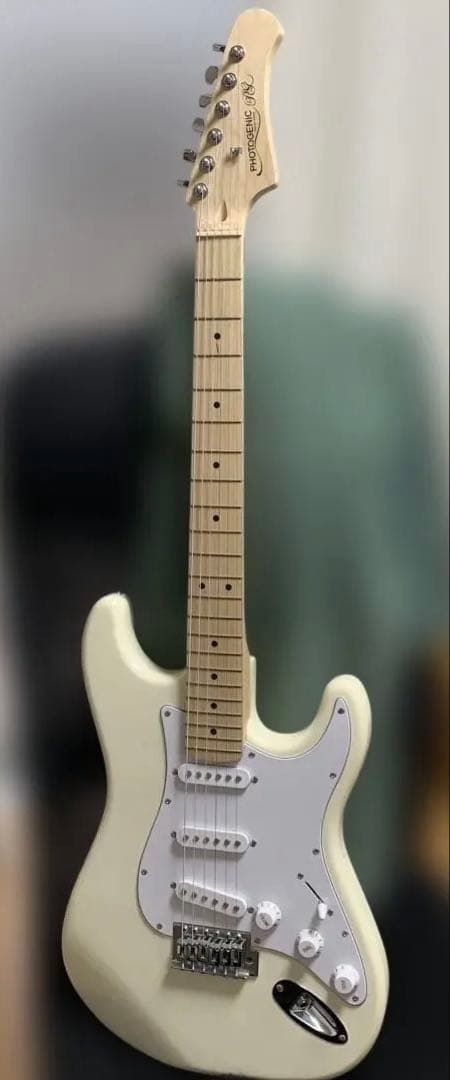 アイボリー ストラトキャスタータイプ エレキギター