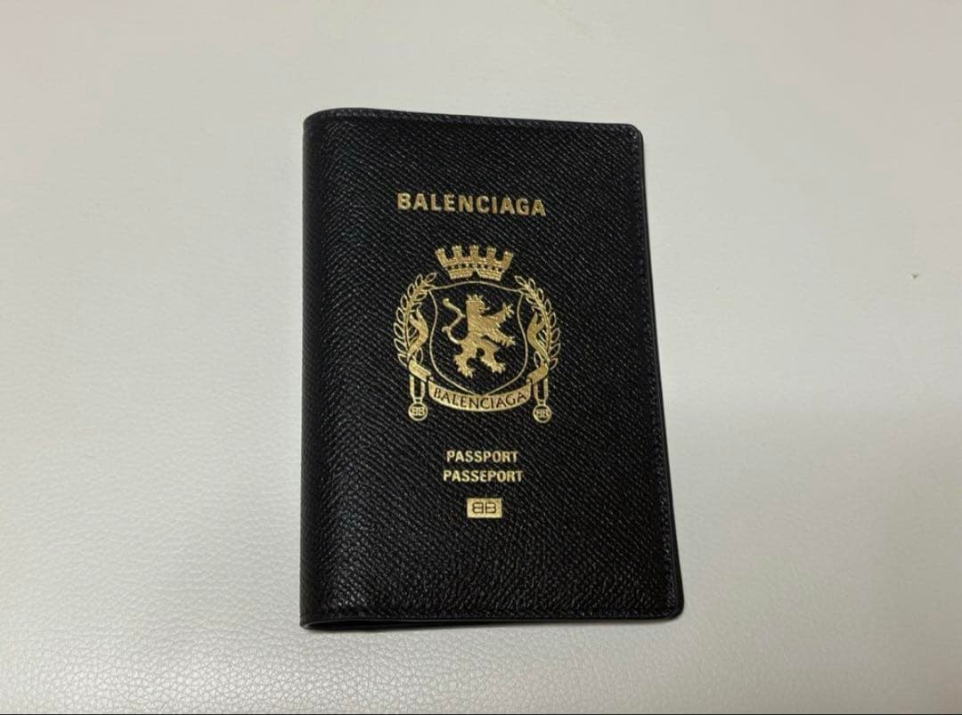 【新品未使用】BALENCIAGA レザー パスポートケース　バレンシアガ