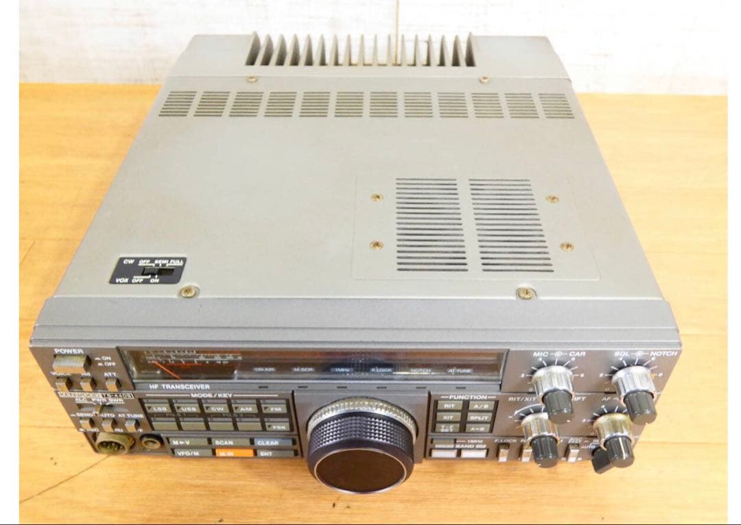 HF/VHF/UHF トランシーバー