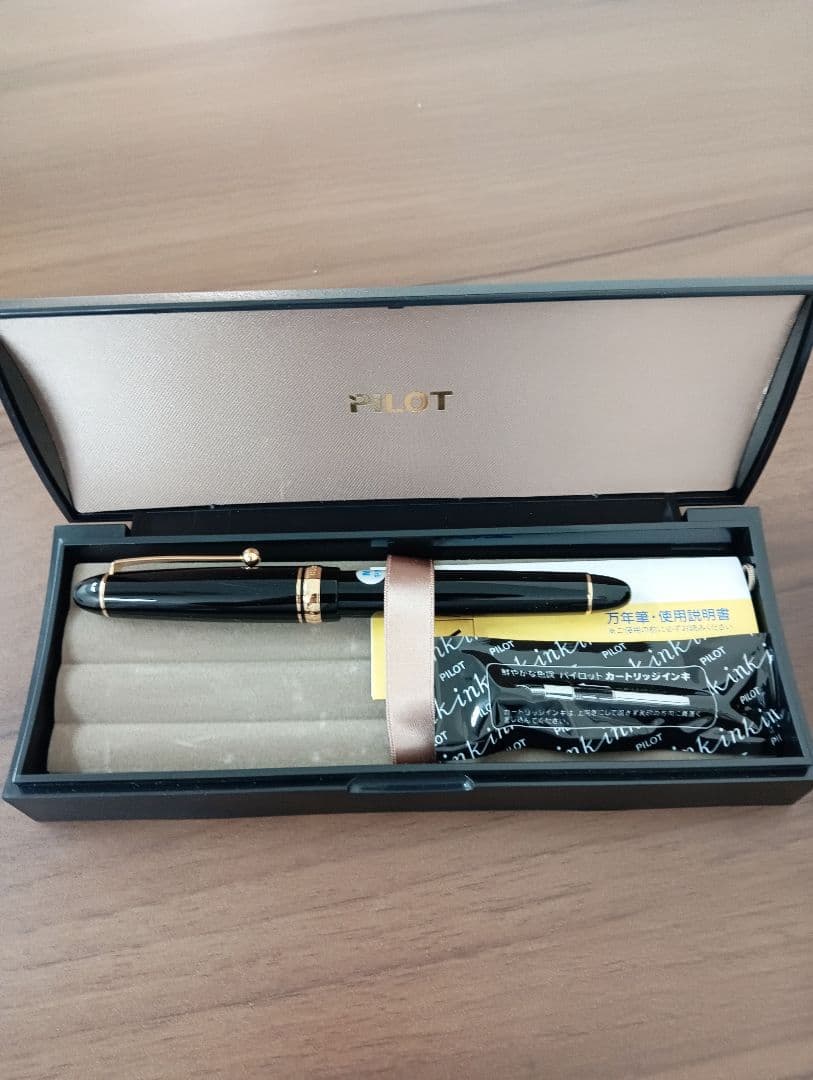 PILOT 万年筆 CUSTOM 742 黒 14K インク付き