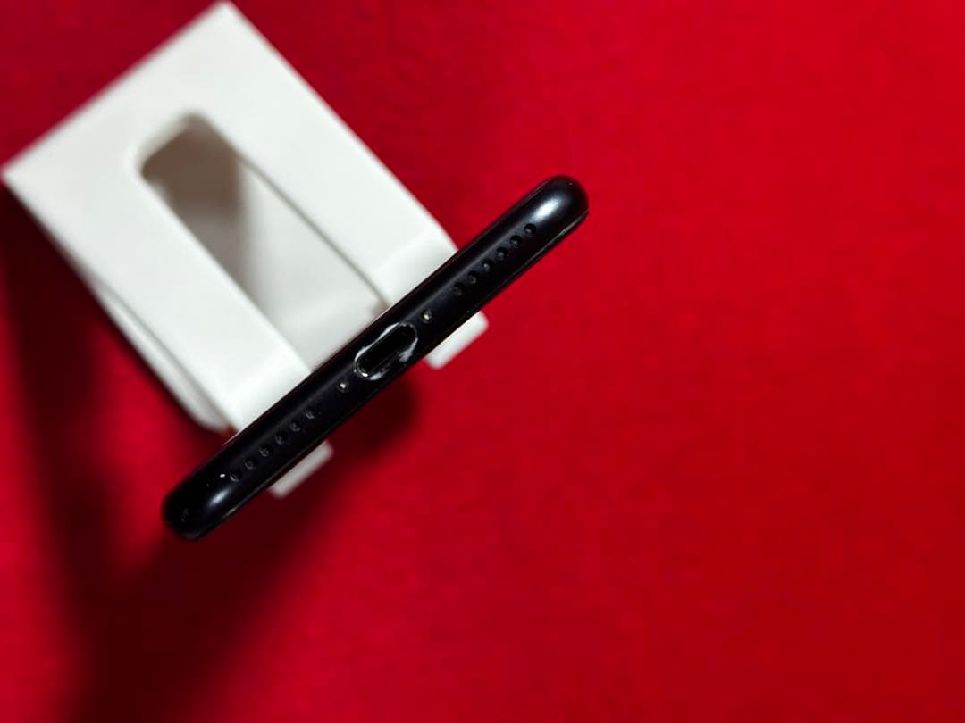 【1977】iPhone SE2第2世代ブラック 256GB simフリー