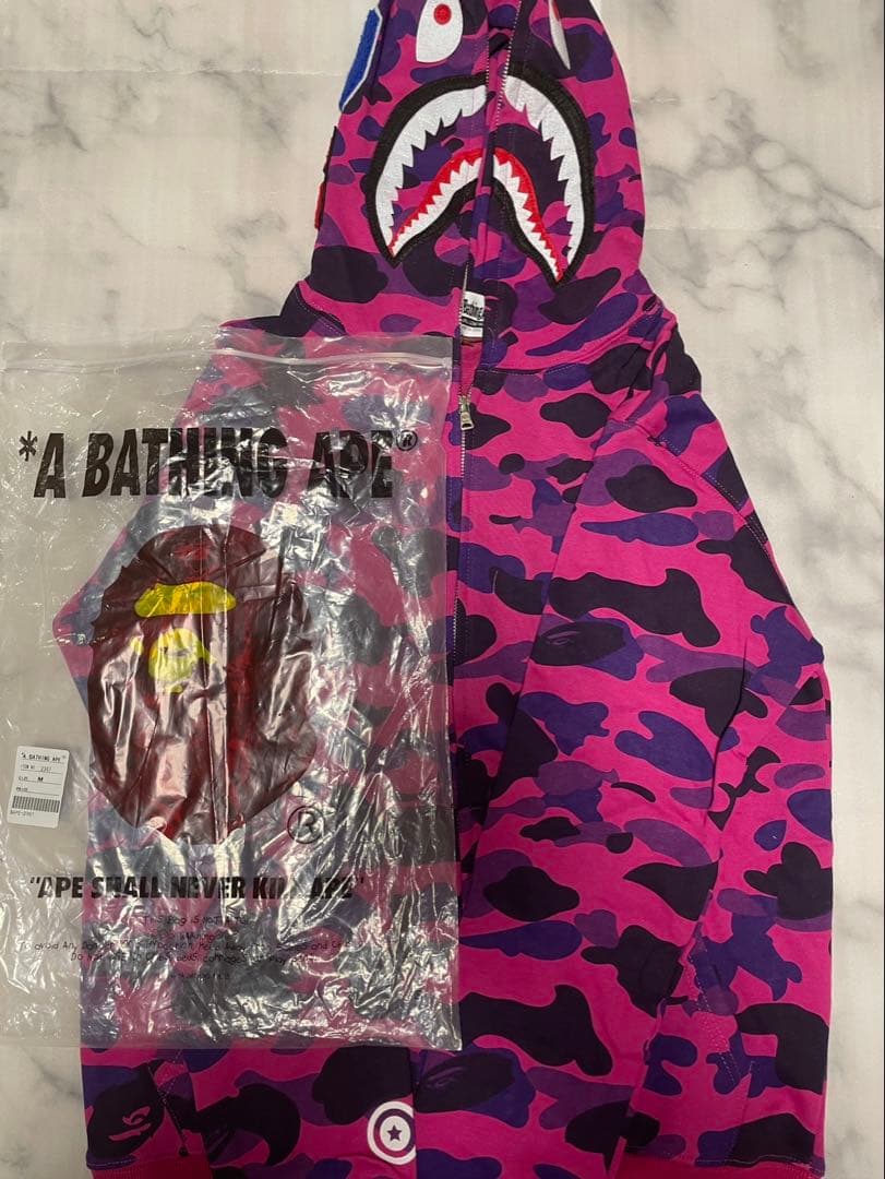 破格‼️A BATHING APE シャークフードパーカー