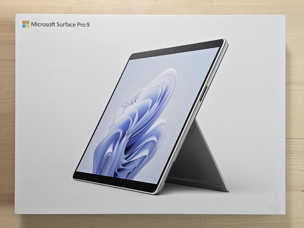 Surface Pro 9 WiFiモデル（専用キーボード・マウス付き）