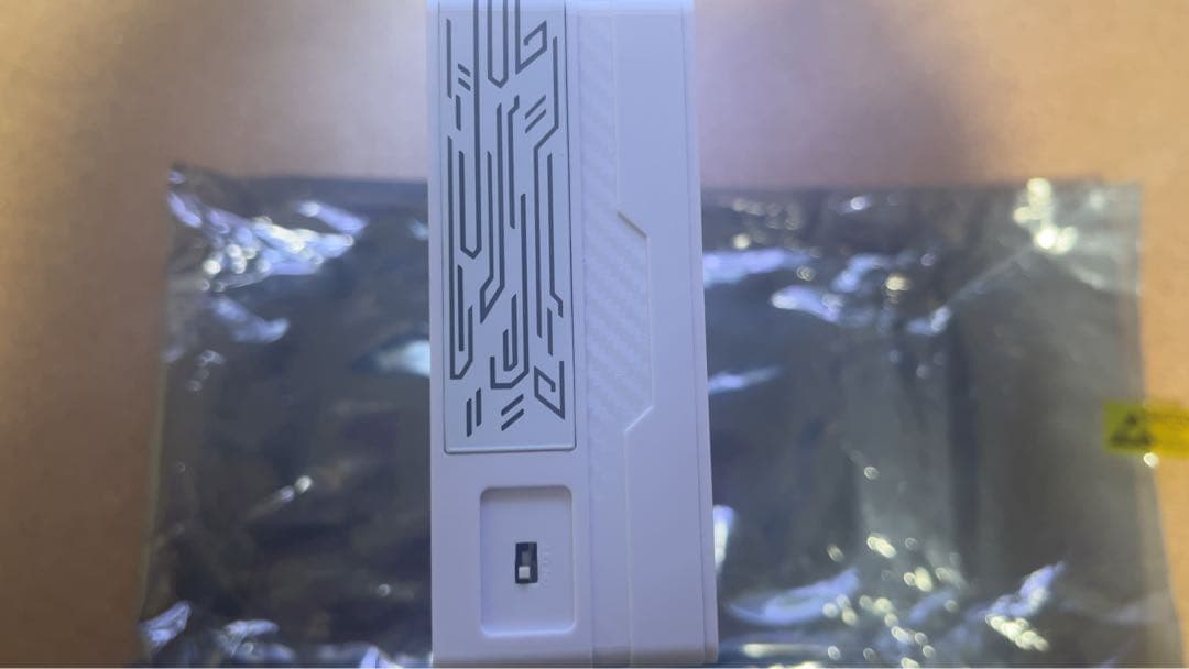 玄人志向　GK-RTX5060Ti-E8GB/WHITE/DF 白グラボ