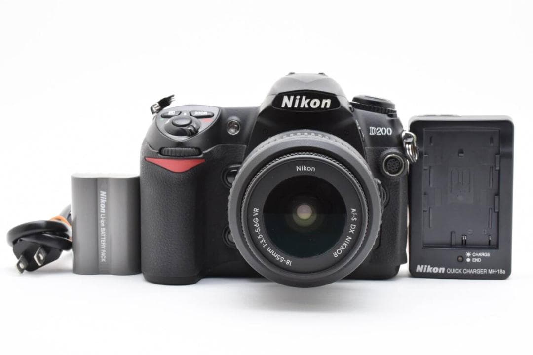 Nikon D200 ボディ+ AF-S DX 18-55m #819