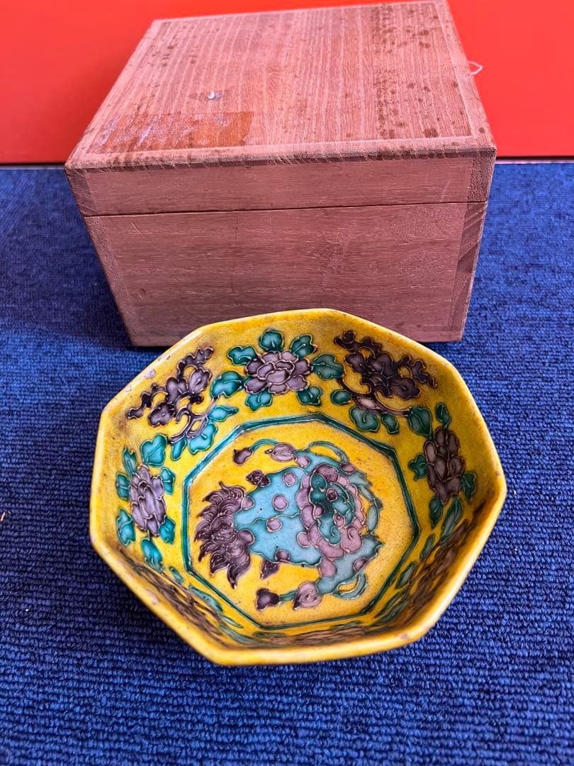 927 中国　骨董　粉彩花唐草文八方鉢　時代物