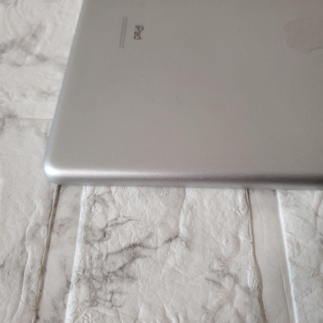 244 iPad 8世代 32GB SIMフリー シルバー