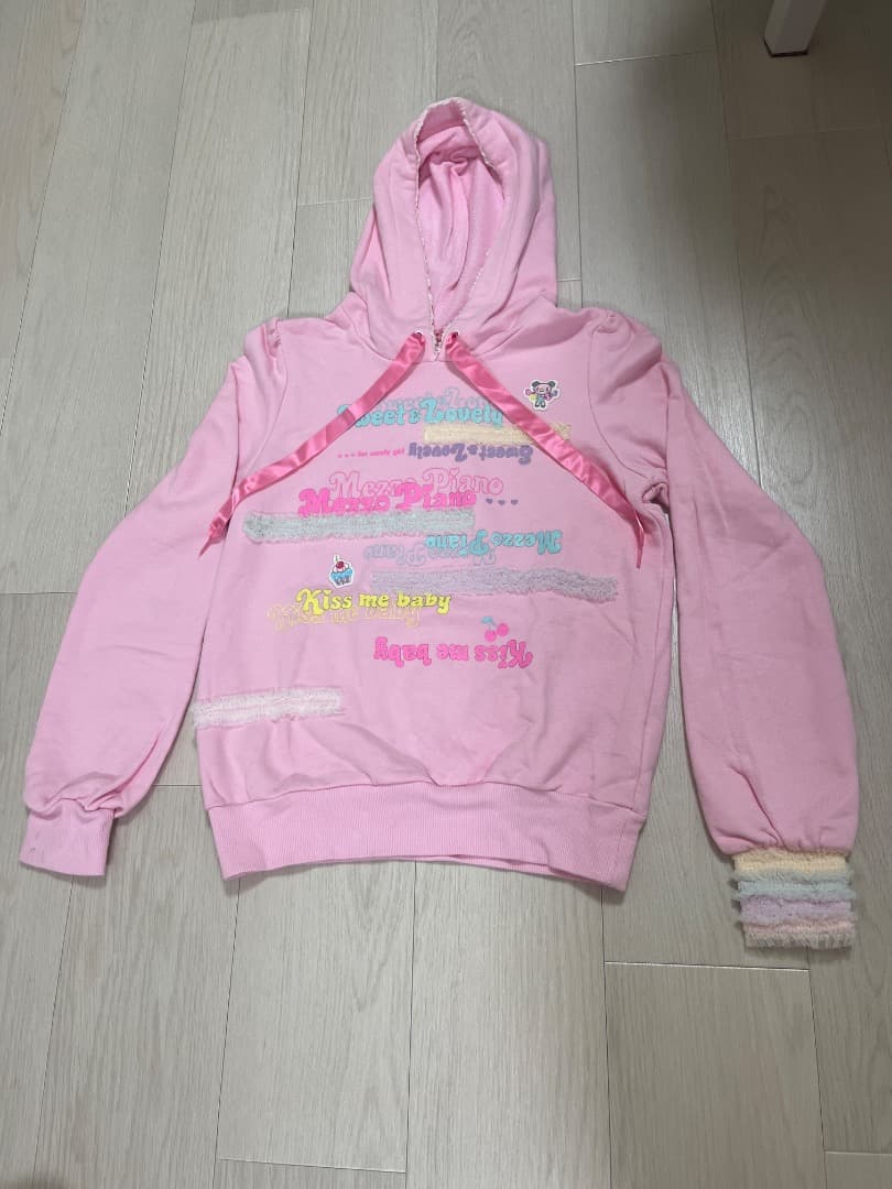 メゾピアノ　フード付きトレーナー