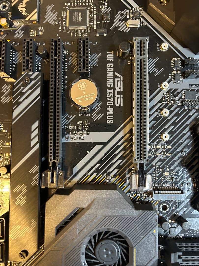 ASUS TUF GAMING X570-PLUS マザーボード（AM4）